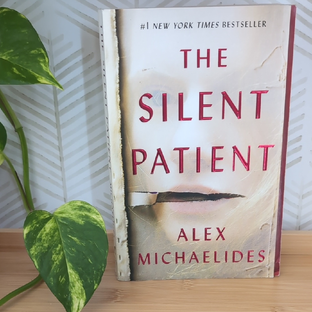 The Silent Patient by Alex Michaelides - White and Red Cover